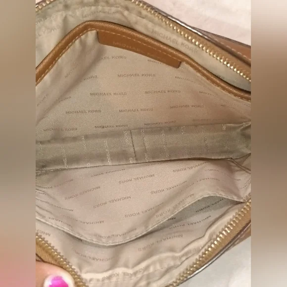Michael Kors Crossbody - Picture 5 of 13